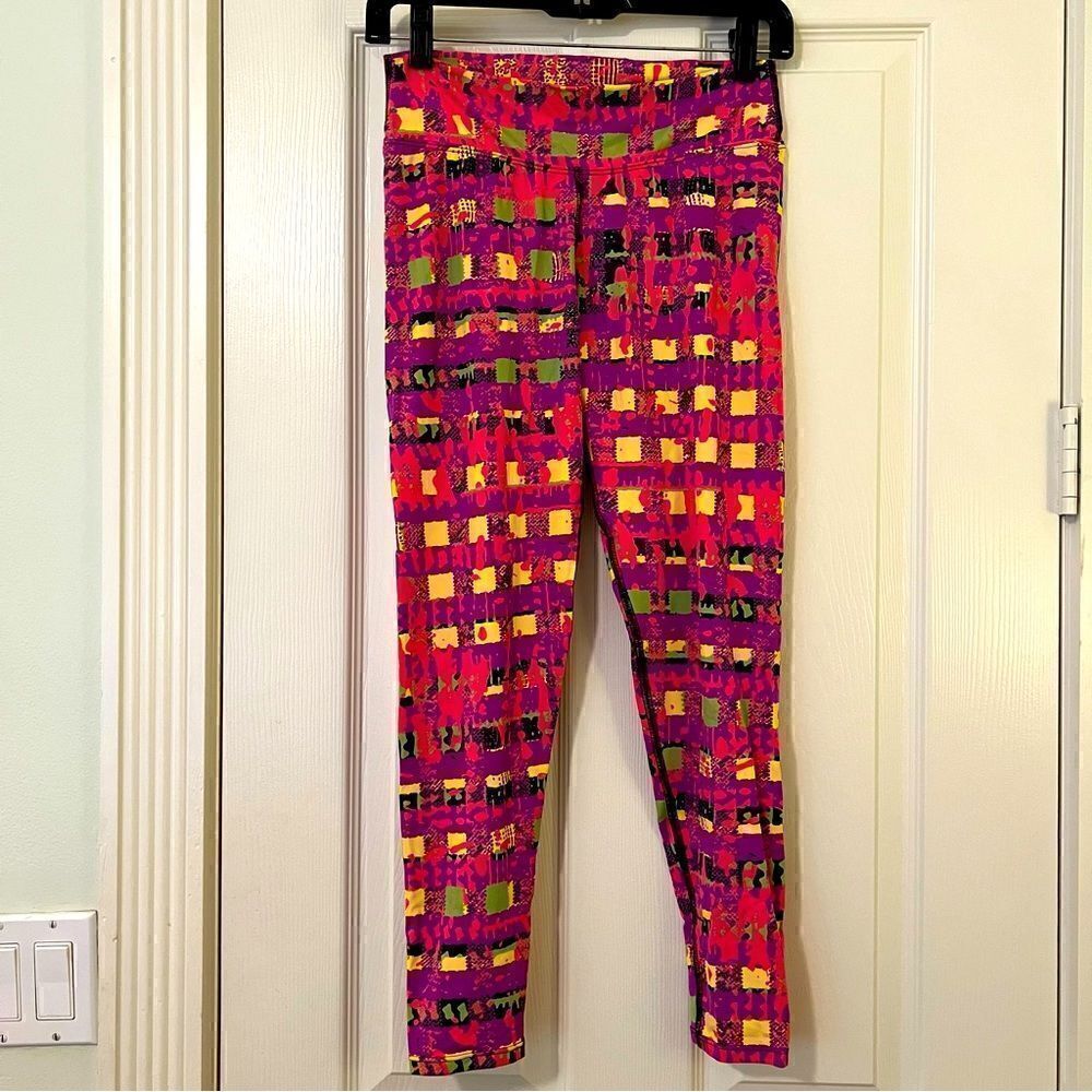 Donajo Pink Geometric Fit Wear Exercise Yoga Leggings